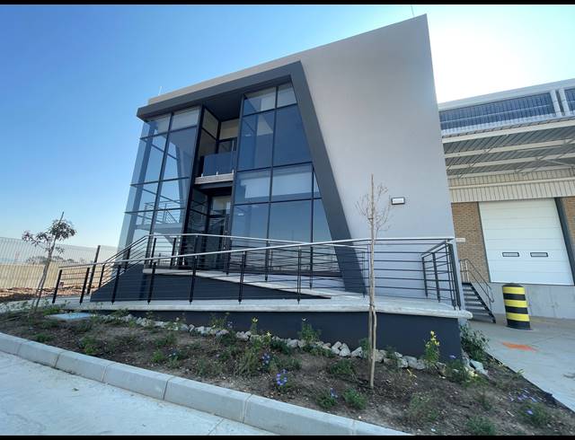 1,910M² WAREHOUSE TO LET IN AIRPORT PARK